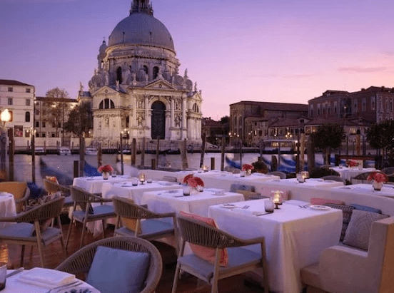 romantic getaways in paris